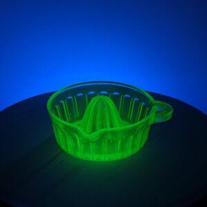 Vintage Vaseline Uranium Green Depression Glass Citrus Juicer Reamer